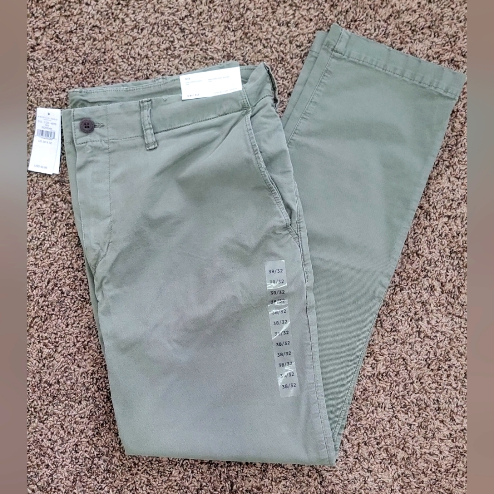 AMERICAN EAGLE "LIVED IN" CHINOS